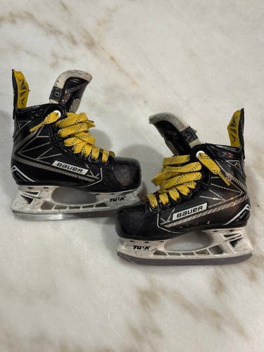 Bauer Supreme 1S Hockey Skates Extra Wide Width Youth 10EE (Used)