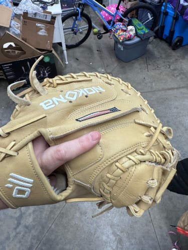 Nokona RH Catcher's Baseball Glove 33.5" (Used) a3350