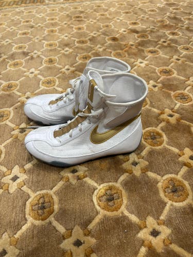 Size M 4.5 (W 5.5) Nike (Used)