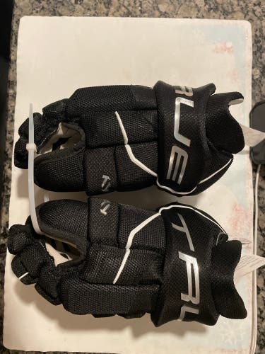 True Catalyst 7x3 Gloves 11" (New)