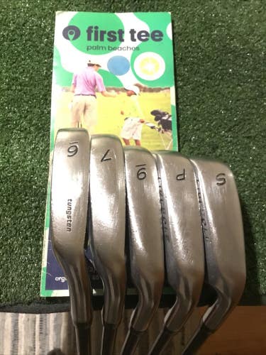 Taylormade Ladies Firesole Irons Set 6-PW-SW, No 8i L-60 Bubble Graphite Shafts