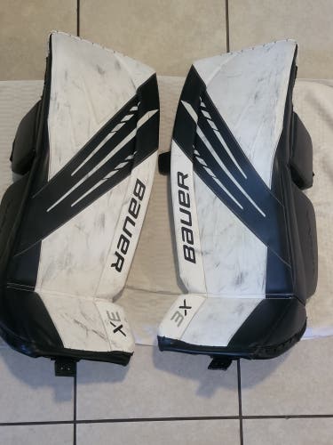 Medium Bauer Vapor 3X Goalie Leg Pads (Used)