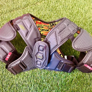 Medium Adult Under Armour Command Pro Shoulder Pads (New)