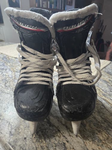 Bauer Vapor Fly40 Hockey Skates Size 5.5 (Used)
