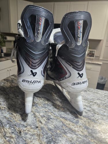 Bauer Vapor Fly40 Hockey Skates Size 5.5 (Used)