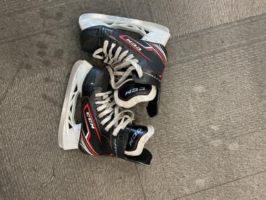 Used CCM FT 340 Junior Hockey Skate Junior 01 11614-S000238899
