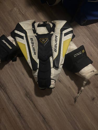 Large Bauer One.9 Goalie Chest Protector (Used)