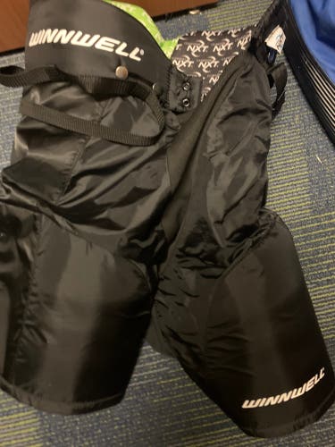 Junior Small Winnwell AMP500 Hockey Pants (Used)