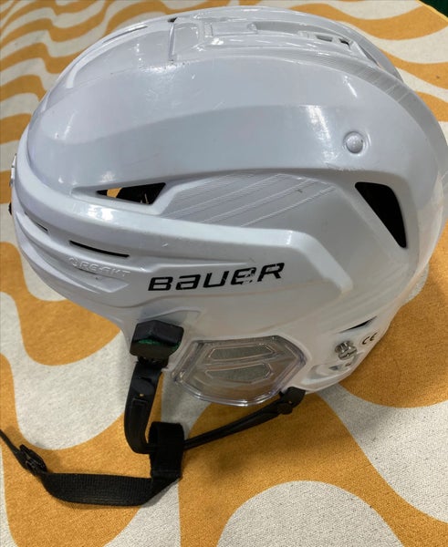 White Small Bauer Re-Akt 85 Helmet (Used)