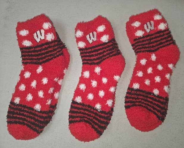 ST11 Mens NCAA WISCONSIN BADGERS Crew Socks Lot of 3 Pair MEDIUM New