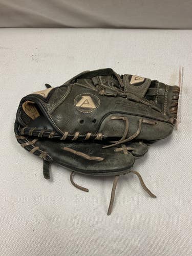 Used Akadema ATM9 BB/SB Glove RH Throw Black 11 1/2" 11490-S000274743