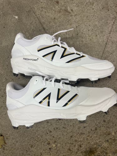 White Men's Size M 9.5 (W 10.5) New Balance 3000v7 Molded Cleats (New)