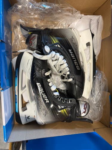 2023 Bauer Vapor Hyperlite 2 Hockey Skates 10 (New) w/steel