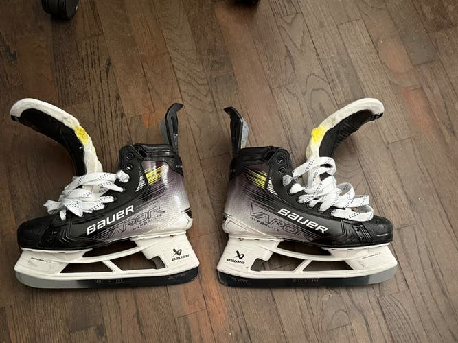 Bauer Vapor Hyperlite 2 Hockey Skates Pro Stock 8.5 (Used)
