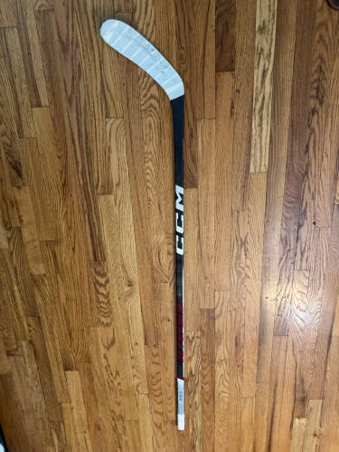Intermediate CCM JetSpeed FT6 Pro Left Hand Hockey Stick P28 55 Flex (Barely Used)