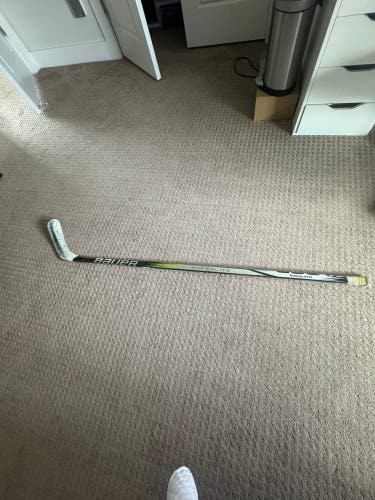 Intermediate Bauer Vapor Hyperlite 2 Right Handed Hockey Stick P92 55 Flex (Used)