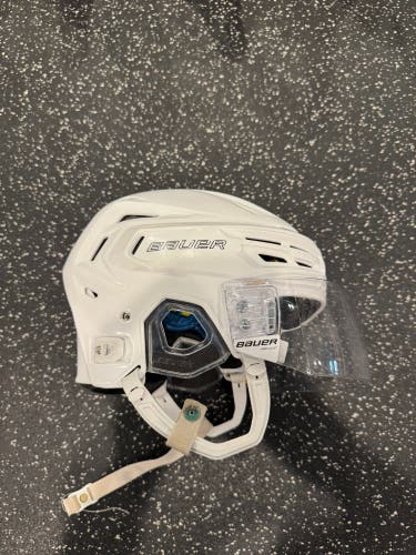 Medium Bauer Re-Akt 150 Helmet (Used)
