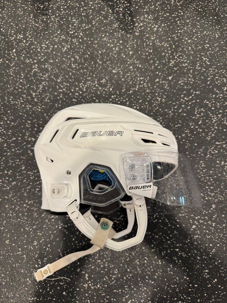 Medium Bauer Re-Akt 150 Helmet (Used)
