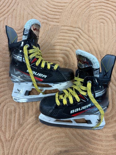 Junior Bauer Vapor X Shift Pro Hockey Skates Regular Width Size 1.5 (Used)