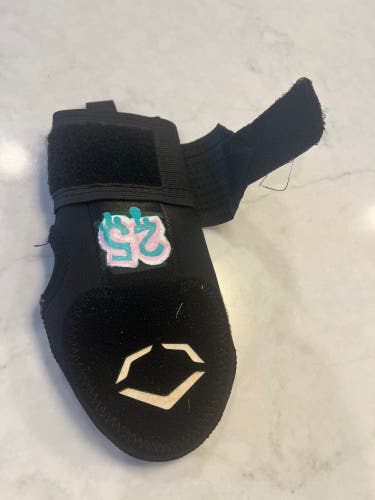 Black EvoShield Junior Sliding Mitt – Used, Youth Size, Game Ready