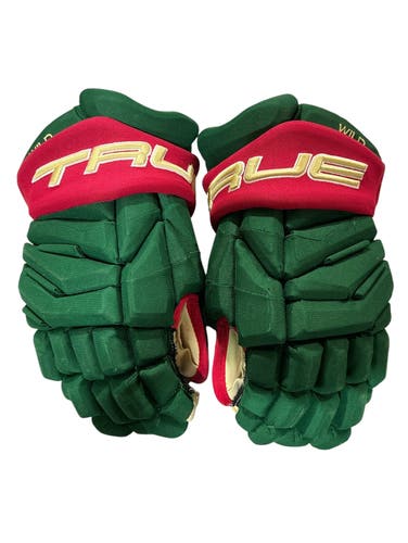True Catalyst 9X Pro Stock Hockey Gloves 14” Green WILD 2013