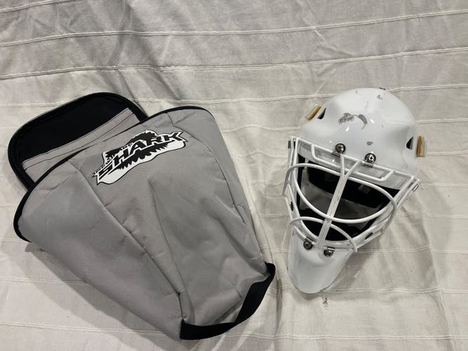 New Image Shark 954 Goalie Mask