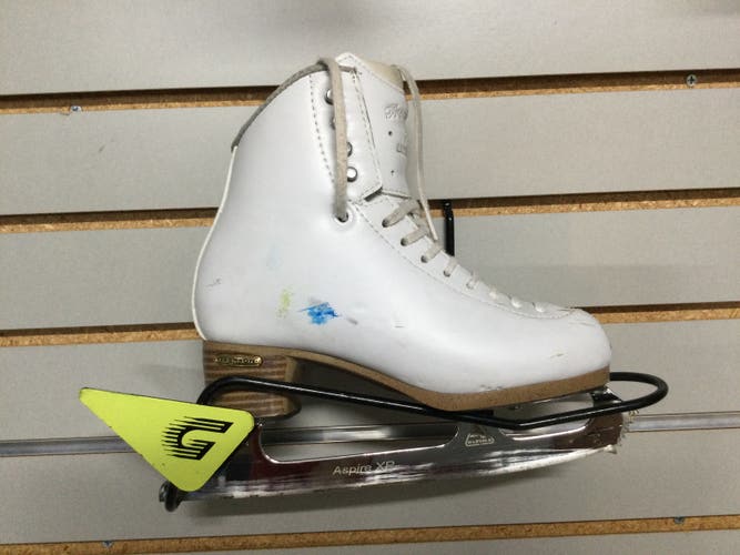 Jackson Ultima Freestyle Figure Skates C Adult 4 (Used)