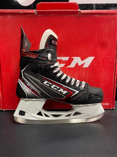 CCM JetSpeed FT490 Size 6.5 EE Skates (New)