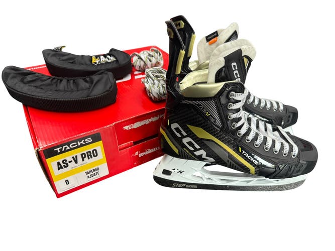 2022 CCM AS-V Pro Hockey Skates Tapered Width 9 (Used)