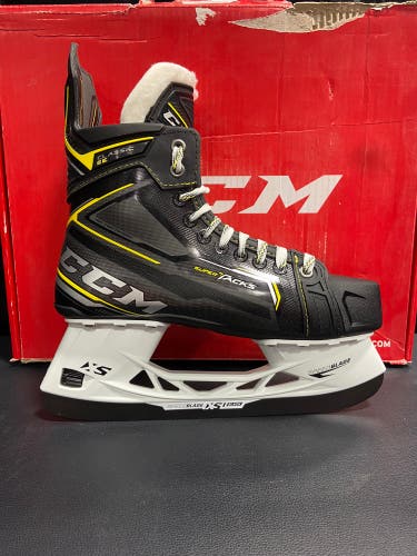 CCM Classic SE Hockey Size 8 D Skates (New)