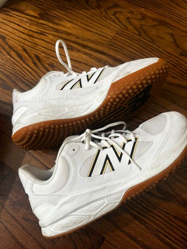 White Men's Size M 9.5 (W 10.5) New Balance 3000v7 Turf Cleats (Used)