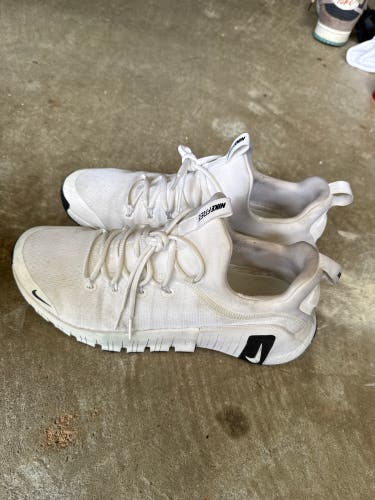 White Men's Size M 11.5 (W 12.5) Adult Nike Free Metcon Shoes (Used)