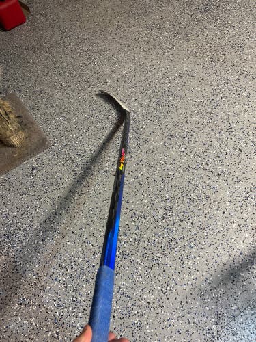 Senior Bauer Synergy Right Handed Hockey Stick P28 77 Flex Pro Stock (Used)