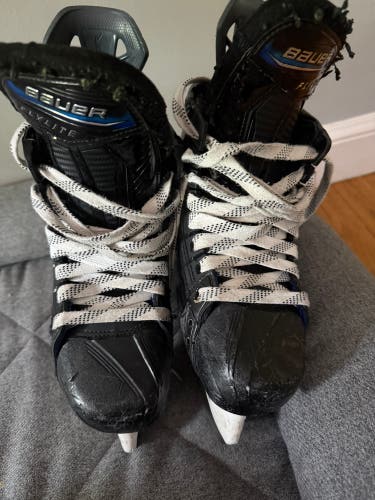 2025 Bauer Vapor Flylite Hockey Skates Size 3 (Used)