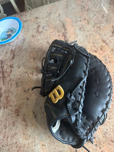 Wilson A950 RH First Base Baseball Glove 12" (Used)