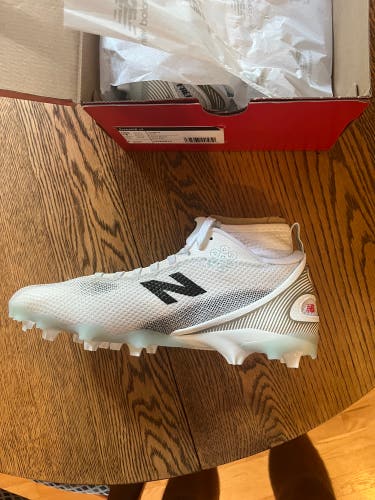 White Men's Size M 10.0 (W 11.0) Adult New Balance Cleats (New)