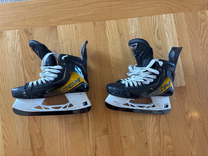 Black/Yellow 2025 CCM JetSpeed FT8 Pro Hockey Skates Regular Width Pro Stock 9.5 (Used)