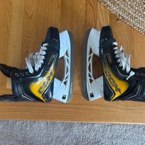Black/Yellow 2025 CCM JetSpeed FT8 Pro Hockey Skates Regular Width Pro Stock 9.5 (Used)