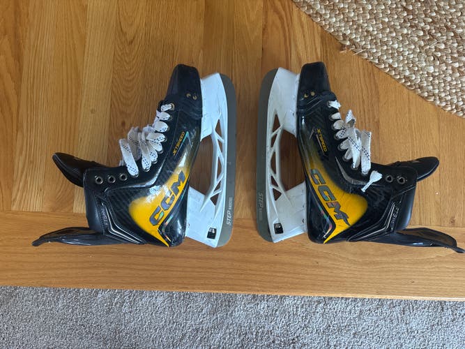 Black/Yellow 2025 CCM JetSpeed FT8 Pro Hockey Skates Regular Width Pro Stock 9.5 (Used)