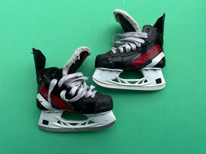 Junior CCM JetSpeed FT670 Hockey Skates | Size 1