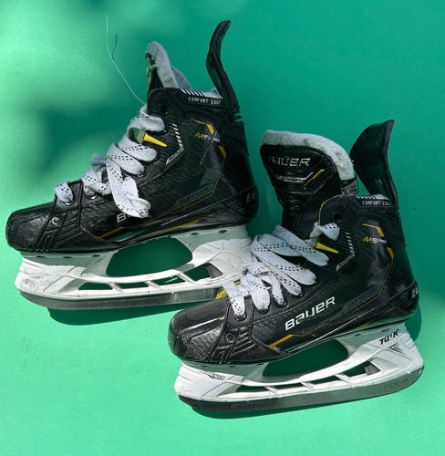 Junior Bauer Supreme M5 Pro Hockey Skates | Size 3.5