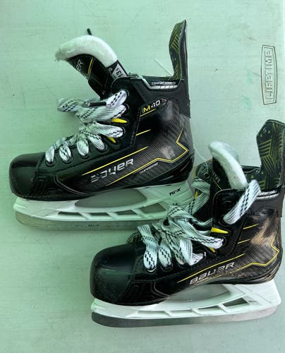 Youth Bauer Supreme M40 Hockey Skates | Y13.5