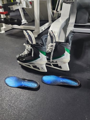 Bauer Flylite Skates (size 8.25)