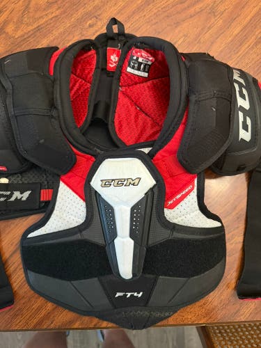 Medium Junior CCM JetSpeed FT4 Shoulder Pads (Used)