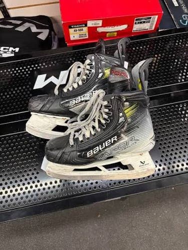 2023 Bauer Vapor Hyperlite 2 Hockey Skates 7 (Used)
