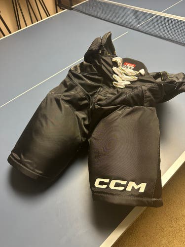 Senior Medium CCM Tacks AS 580 Hockey Pants (Used once)
