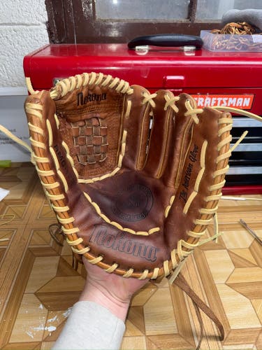 Nokona AMG series RH Baseball Glove 12" (Used)