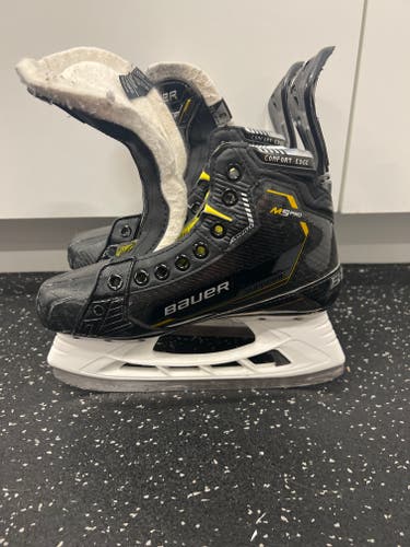Bauer Supreme M5 Pro Hockey Skates Extra Wide Width Size 3 (Used)