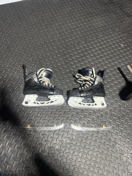 Black 2023 CCM JetSpeed FT6 Pro Hockey Skates Regular Width Size 2 (Used)