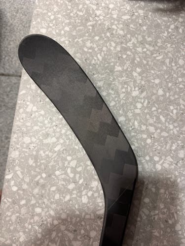 Intermediate CCM Vizion Left Hand Hockey Stick P28 55 Flex (New)